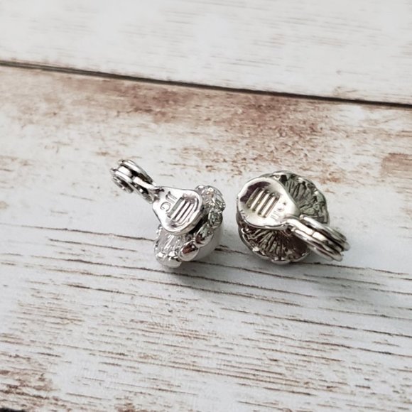 Vintage JJC Clip On Earrings Pearlescent with Fancy Silver Tone Halo - Picture 3 of 4